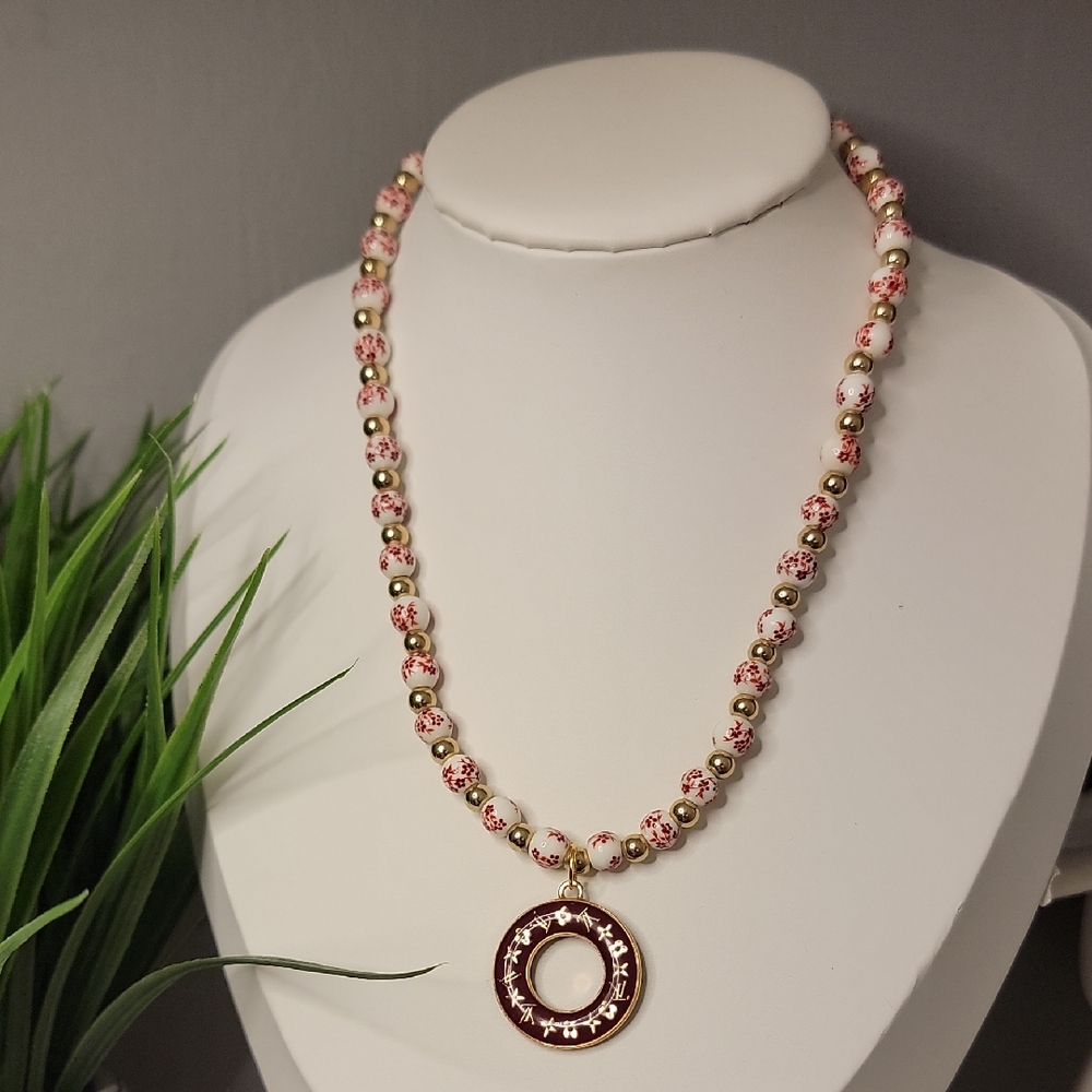 Floral Elegant Burgundy Beaded Necklace with LV Donut - Picture 4 of 10
